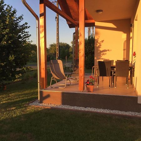 Konrad Apartman Villa Balatonmáriafürdő Eksteriør bilde