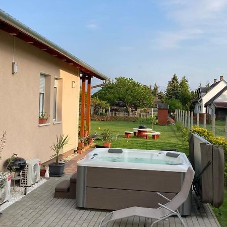 Konrad Apartman Villa Balatonmáriafürdő Eksteriør bilde