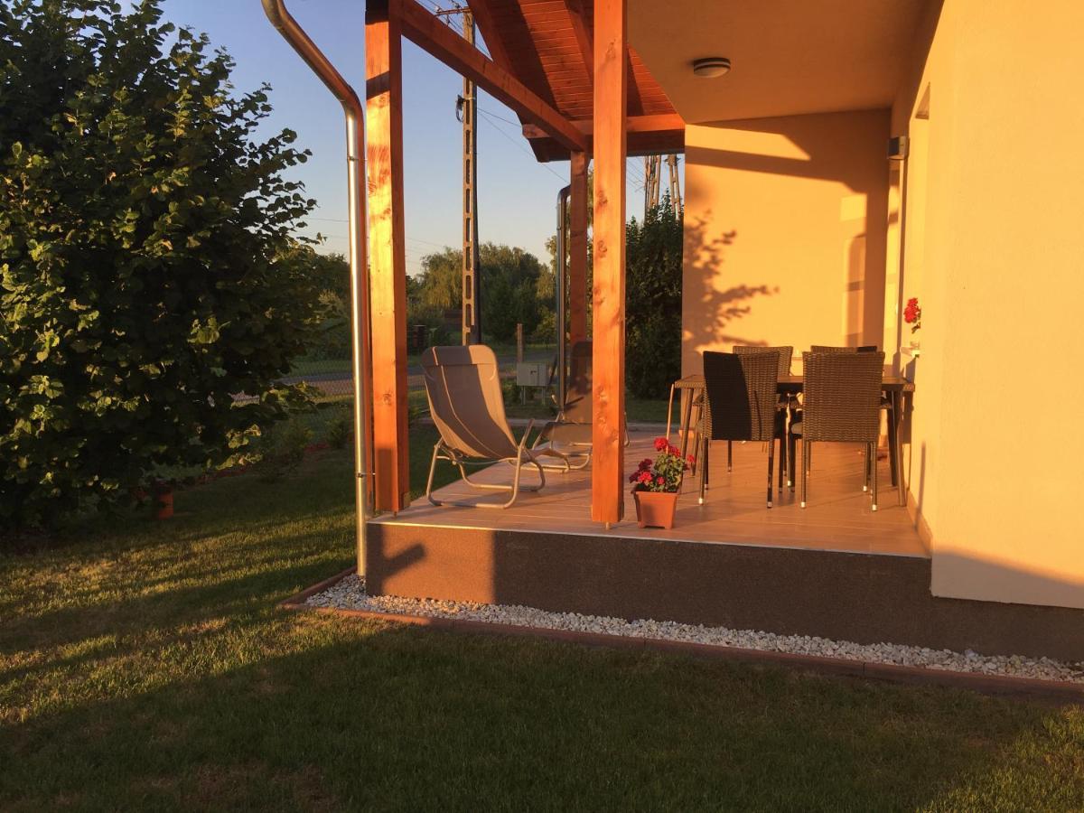 Konrad Apartman Villa Balatonmáriafürdő Eksteriør bilde