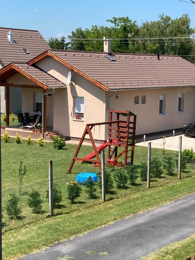 Konrad Apartman Villa Balatonmáriafürdő Eksteriør bilde