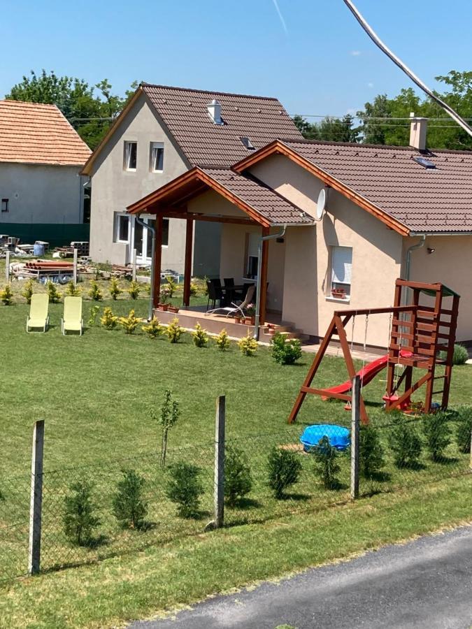 Konrad Apartman Villa Balatonmáriafürdő Eksteriør bilde