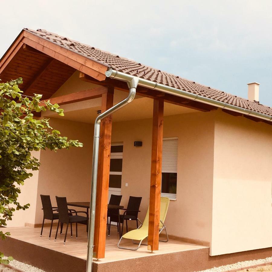 Konrad Apartman Villa Balatonmáriafürdő Eksteriør bilde