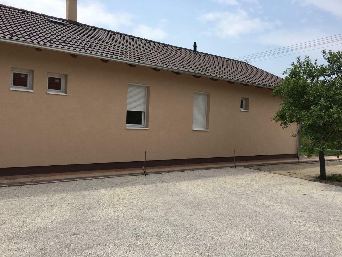 Konrad Apartman Villa Balatonmáriafürdő Eksteriør bilde