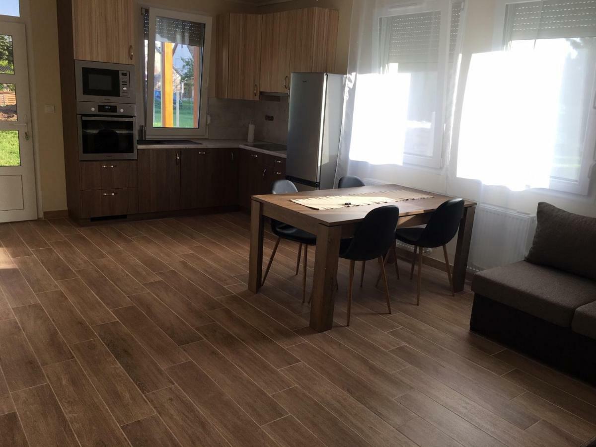 Konrad Apartman Villa Balatonmáriafürdő Eksteriør bilde